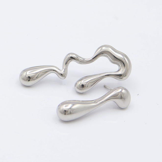 alva_zilveren_oorbel_grillige_druppel_4