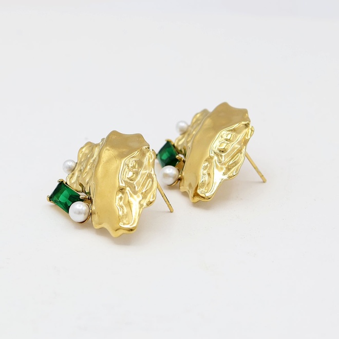 auri_gouden_oorbellen_organisch_met_groene_steen_en_parel_5