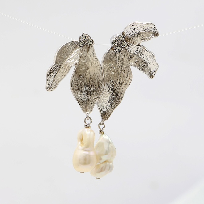 helia_zilveren_oorbellen_bloem_met_parel