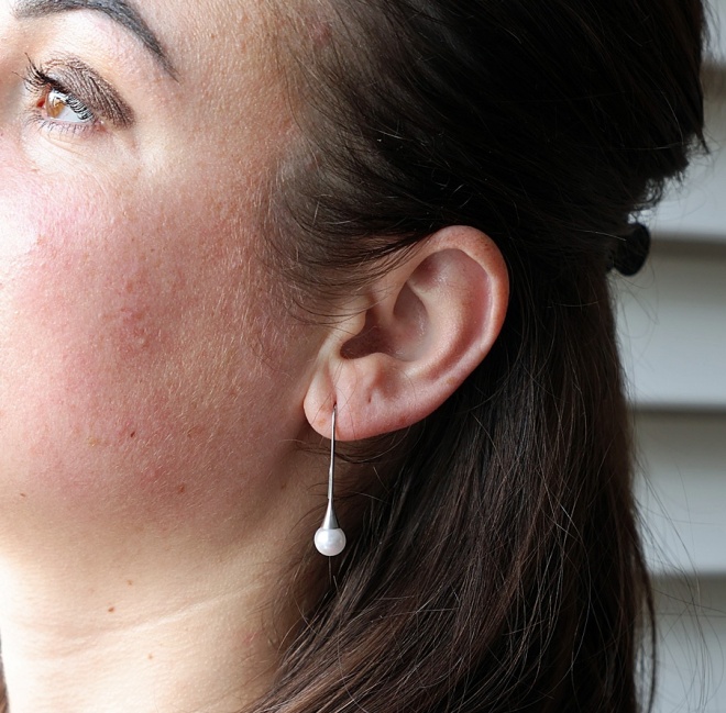 niva_oorbellen_zilver_met_witte_parel