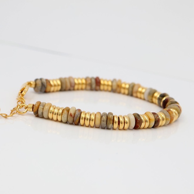Mabiënte TALEA armband met natuurlijke stenen en messing vergulde kralen in warme tinten