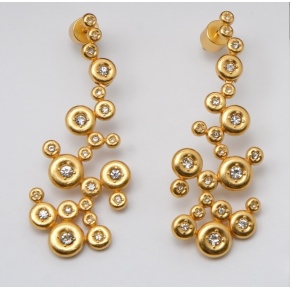 oorbellen_isola_van_mabiente_-_messing_oorbellen_met_zirkonia_steentjes_verguld__speelse_compositie_van_ronde_vormen_met_luxe_en_vrouwelijke_uitstaling_4_524424200